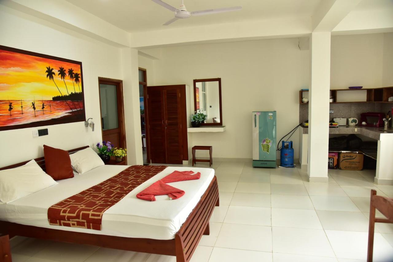 Hotel Happy Tuna Hikkaduwa Esterno foto