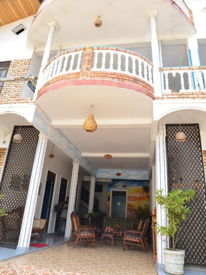 Hotel Happy Tuna Hikkaduwa Esterno foto