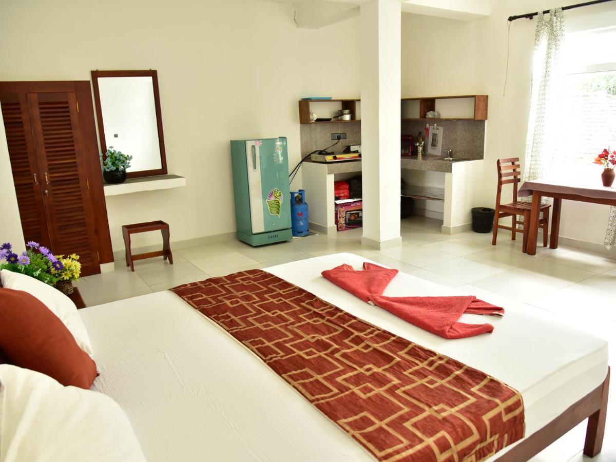 Hotel Happy Tuna Hikkaduwa Esterno foto