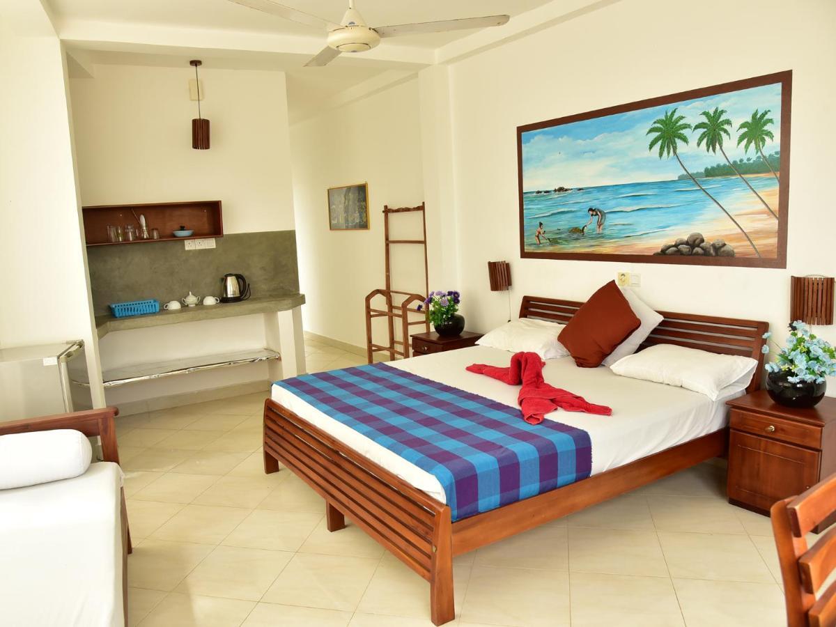 Hotel Happy Tuna Hikkaduwa Esterno foto