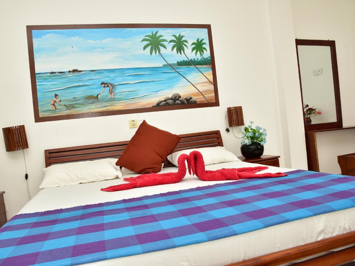Hotel Happy Tuna Hikkaduwa Esterno foto